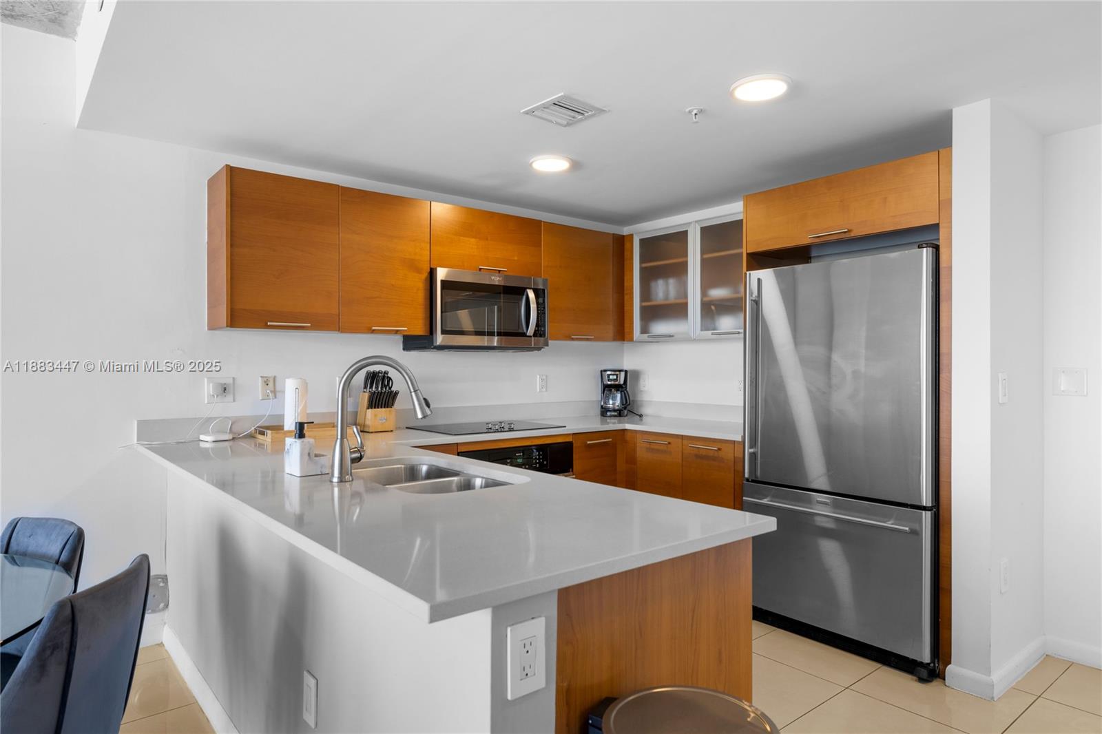MIDBLOCK MIAMI CONDO - Residential Lease