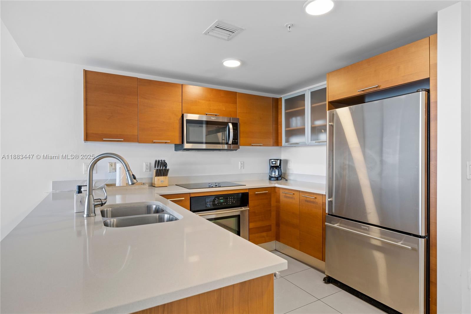 MIDBLOCK MIAMI CONDO - Residential Lease