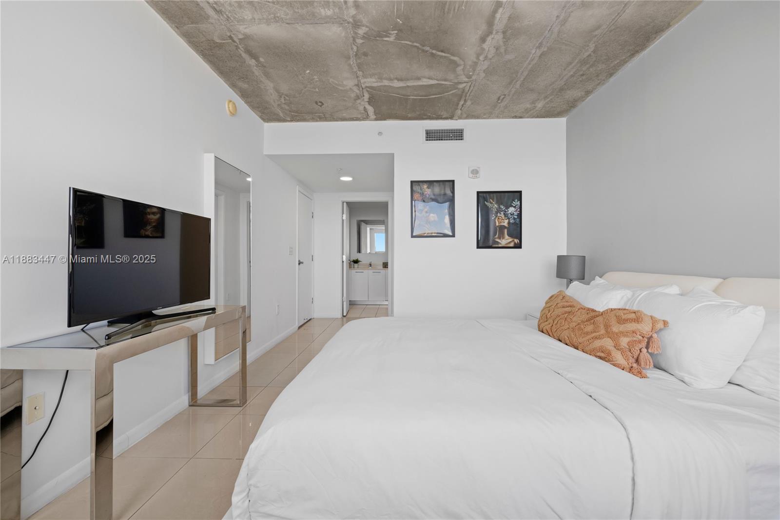 MIDBLOCK MIAMI CONDO - Residential Lease