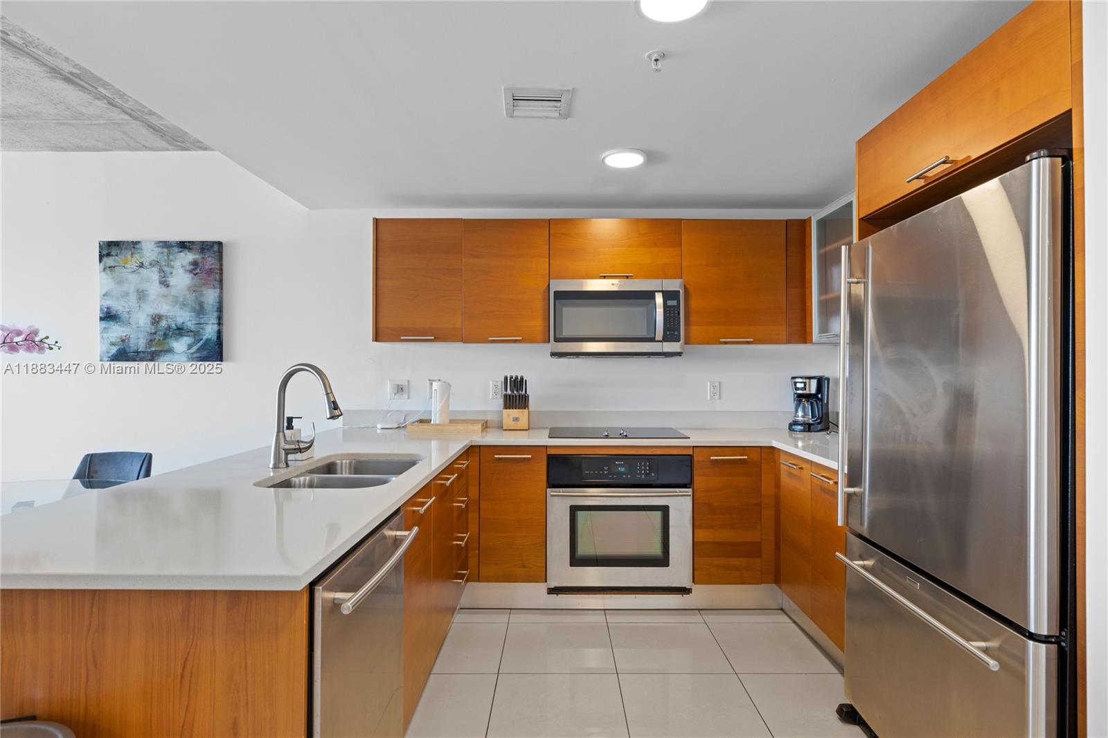 MIDBLOCK MIAMI CONDO - Residential Lease