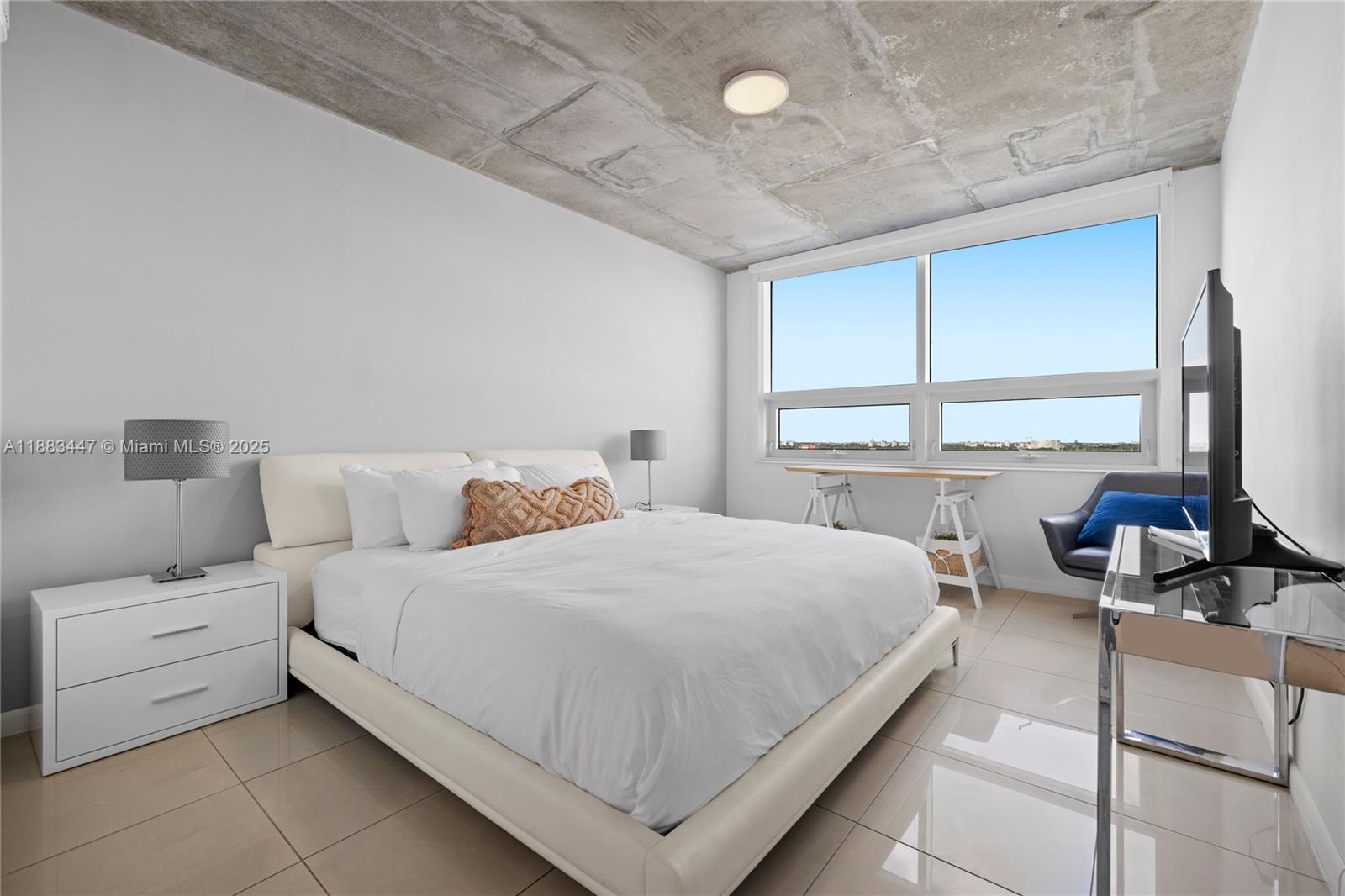 MIDBLOCK MIAMI CONDO - Residential Lease