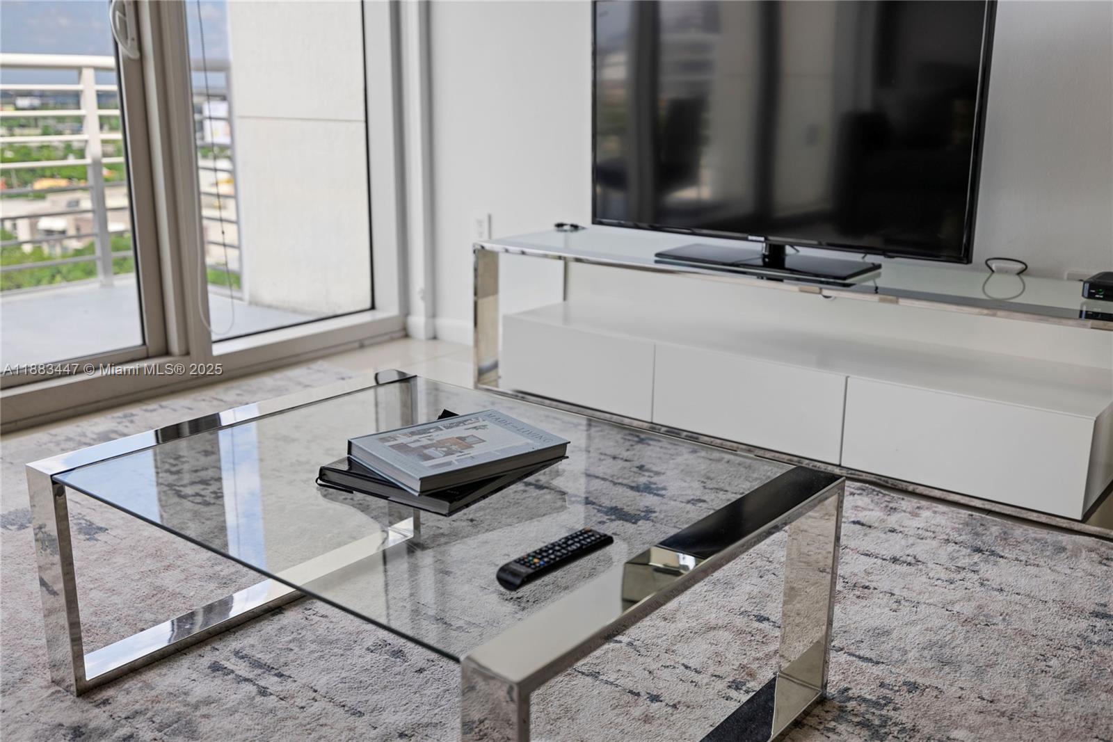 MIDBLOCK MIAMI CONDO - Residential Lease