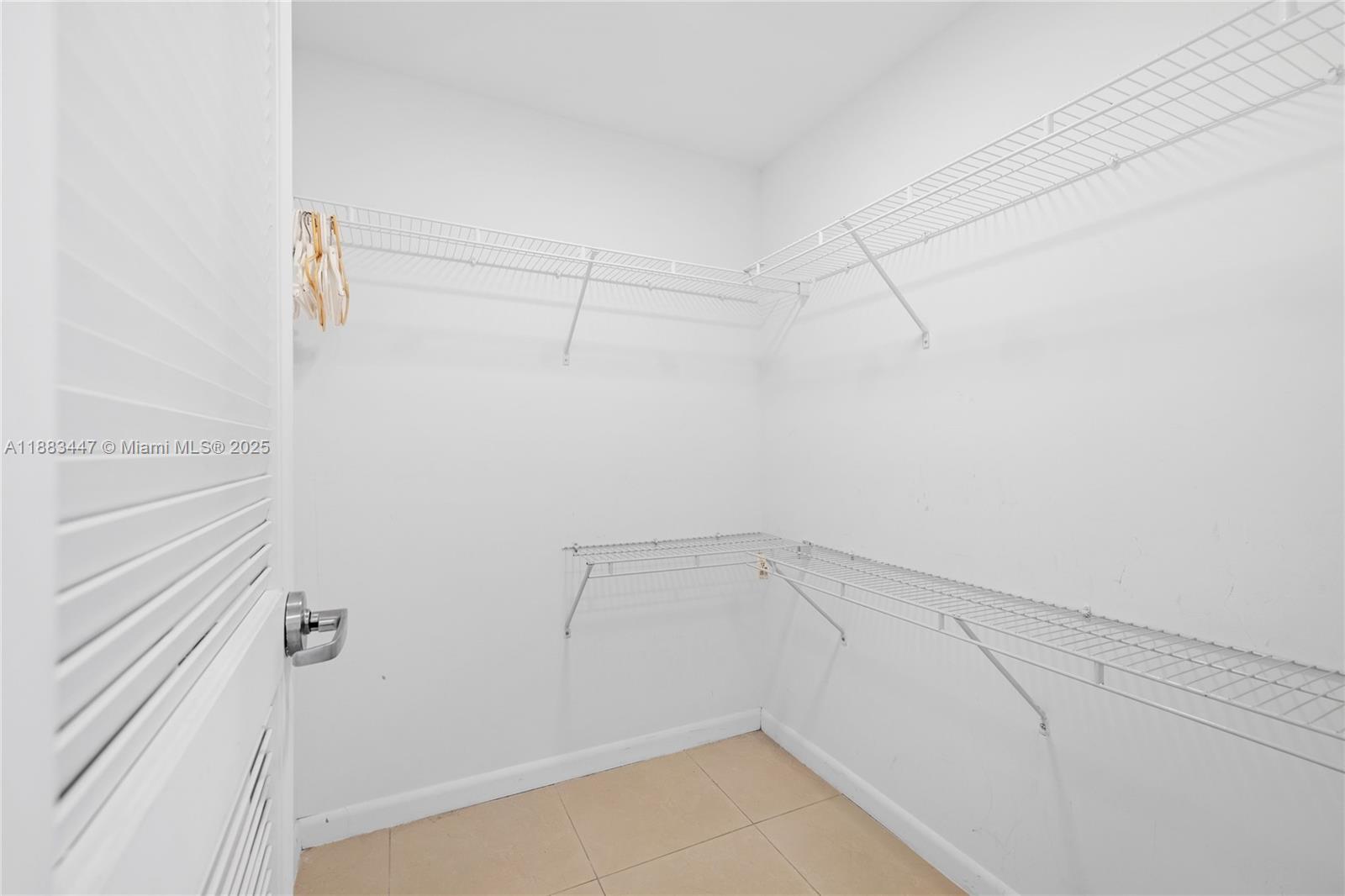 MIDBLOCK MIAMI CONDO - Residential Lease