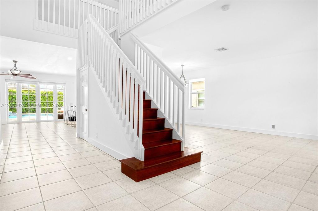 Photo of 4467 Fox Glove Ln, Weston, FL 33331 (MLS # A12001029)