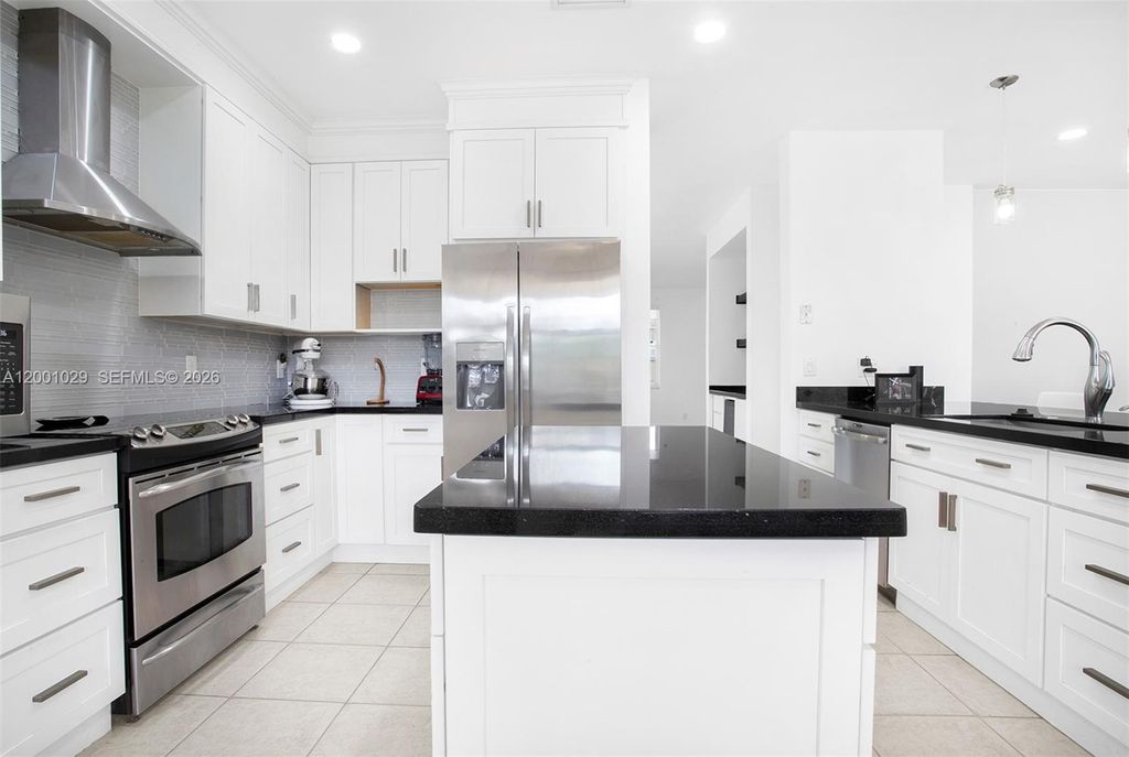 Photo of 4467 Fox Glove Ln, Weston, FL 33331 (MLS # A12001029)