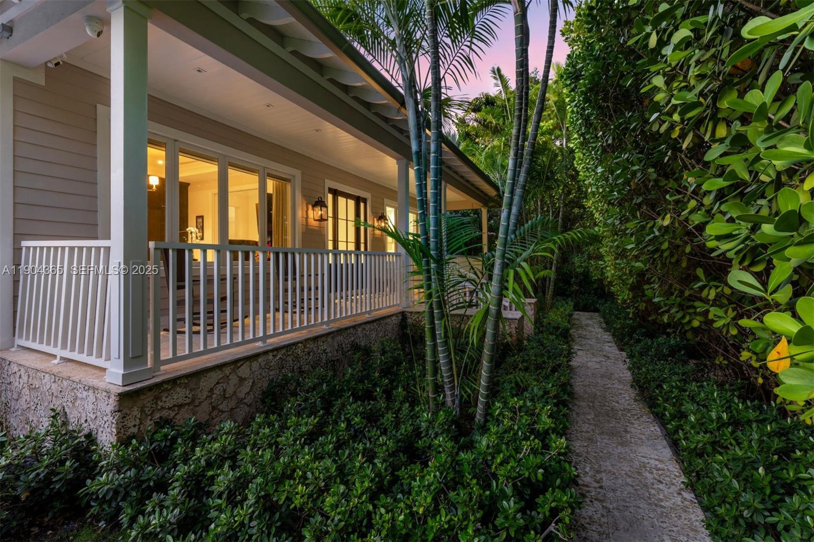 SUNSET ISLANDS-ISLAND NO - Residential