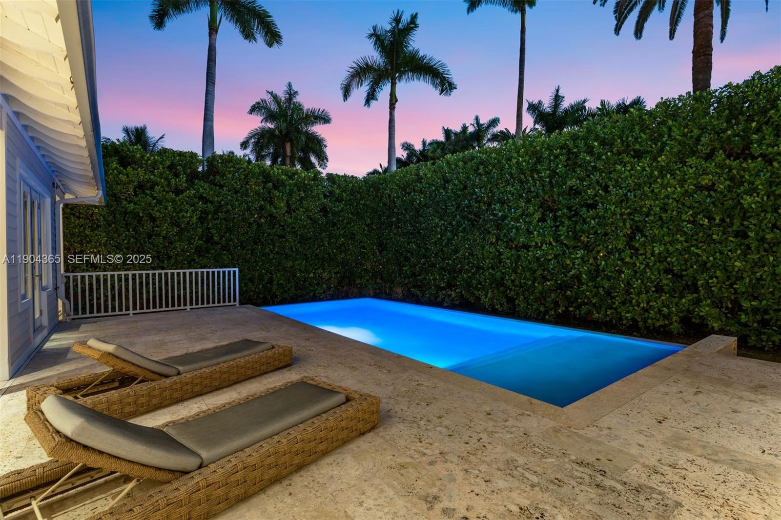 SUNSET ISLANDS-ISLAND NO - Residential