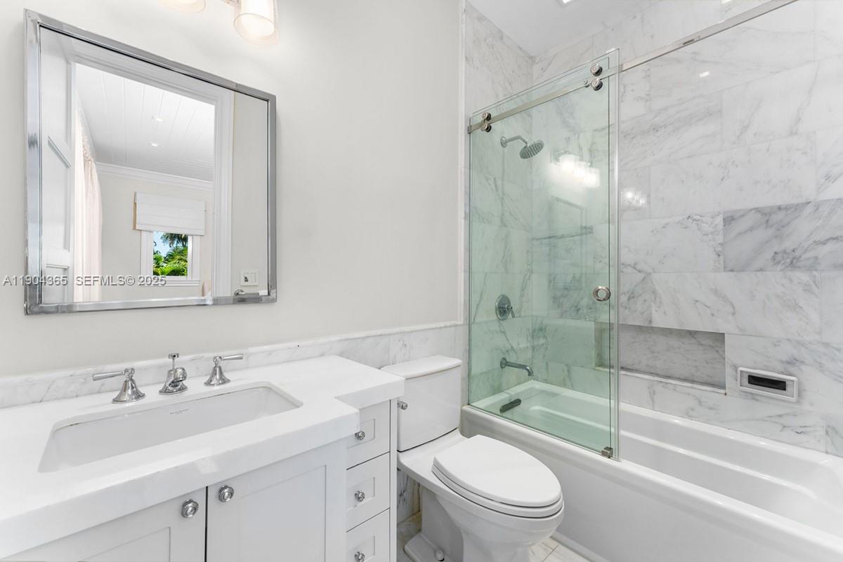 SUNSET ISLANDS-ISLAND NO - Residential