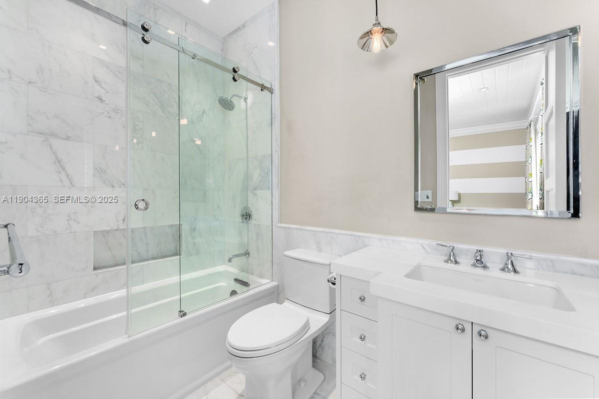 SUNSET ISLANDS-ISLAND NO - Residential