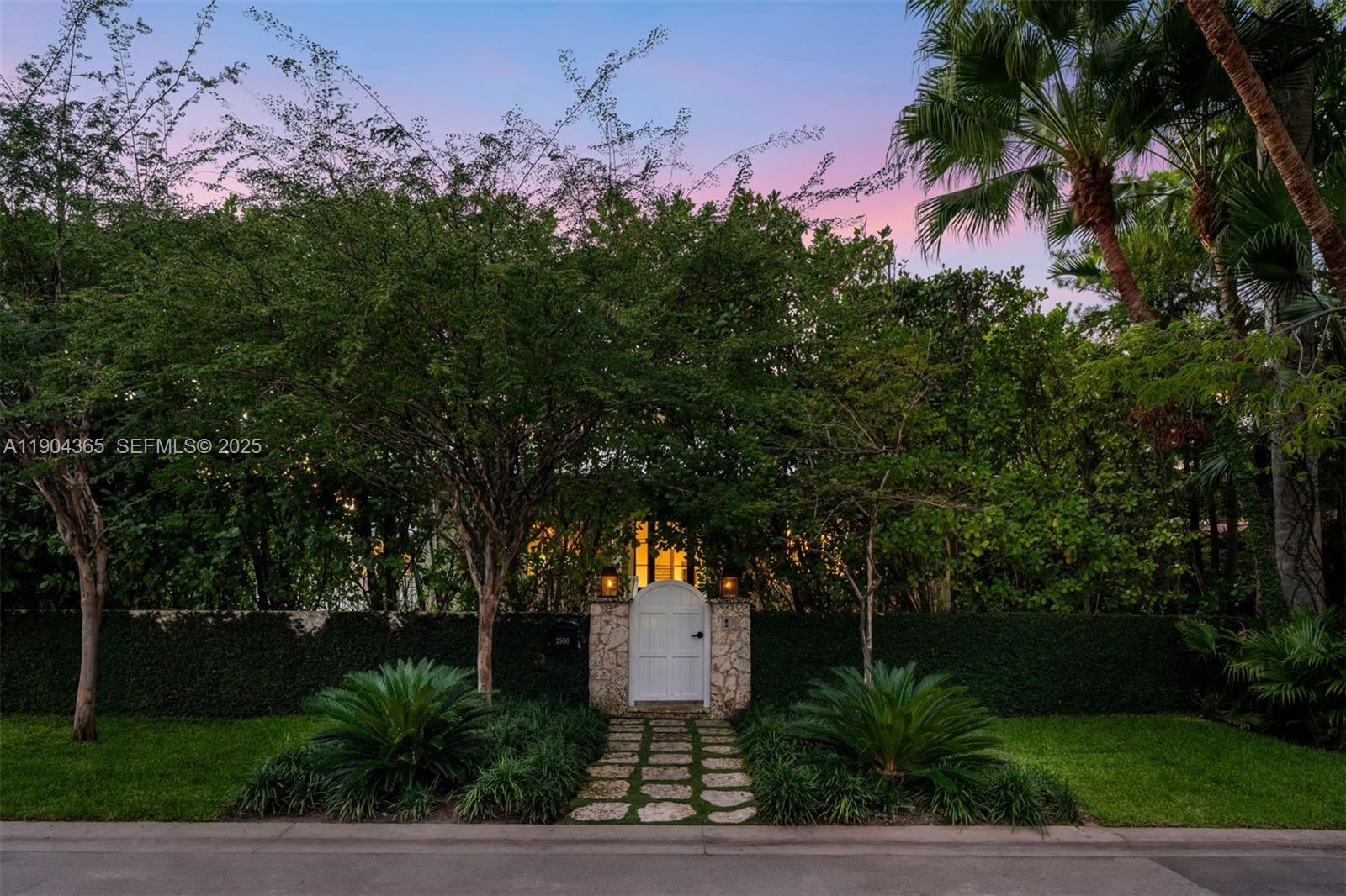 SUNSET ISLANDS-ISLAND NO - Residential