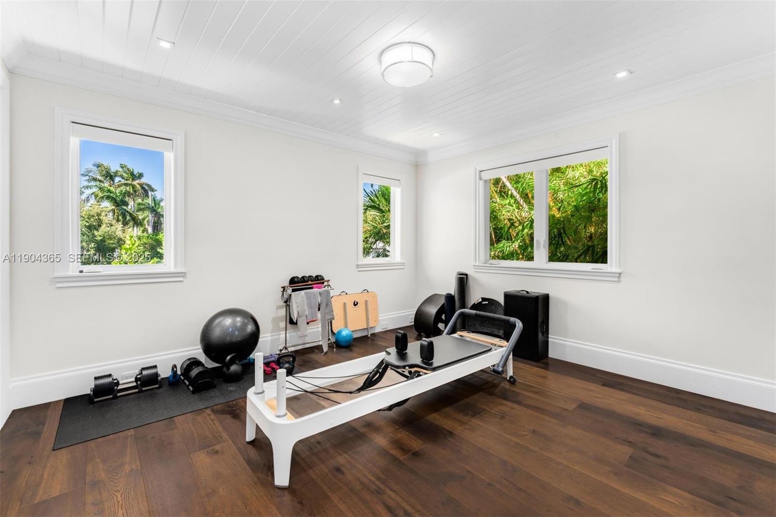 SUNSET ISLANDS-ISLAND NO - Residential