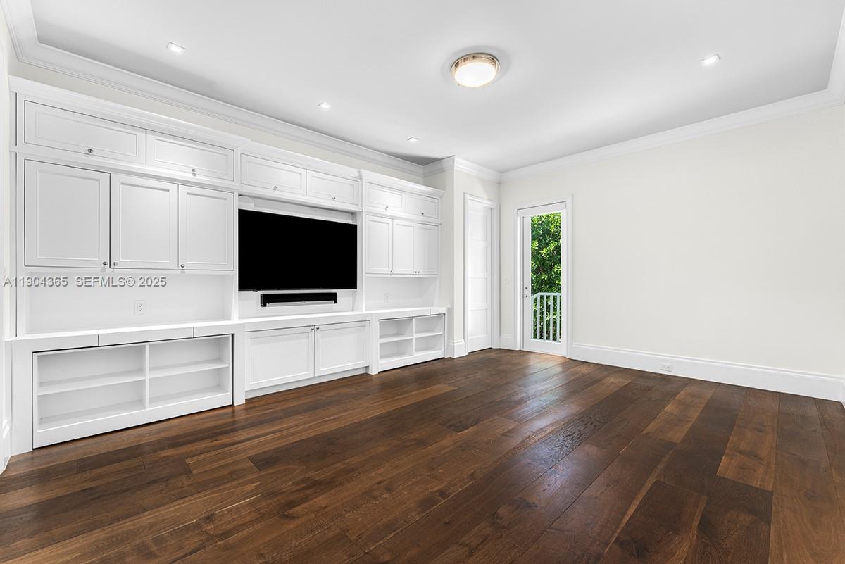 SUNSET ISLANDS-ISLAND NO - Residential