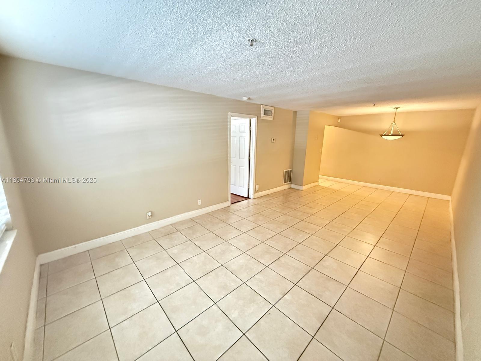 SUNDANCE AT PLANTATION CO - Residential Lease