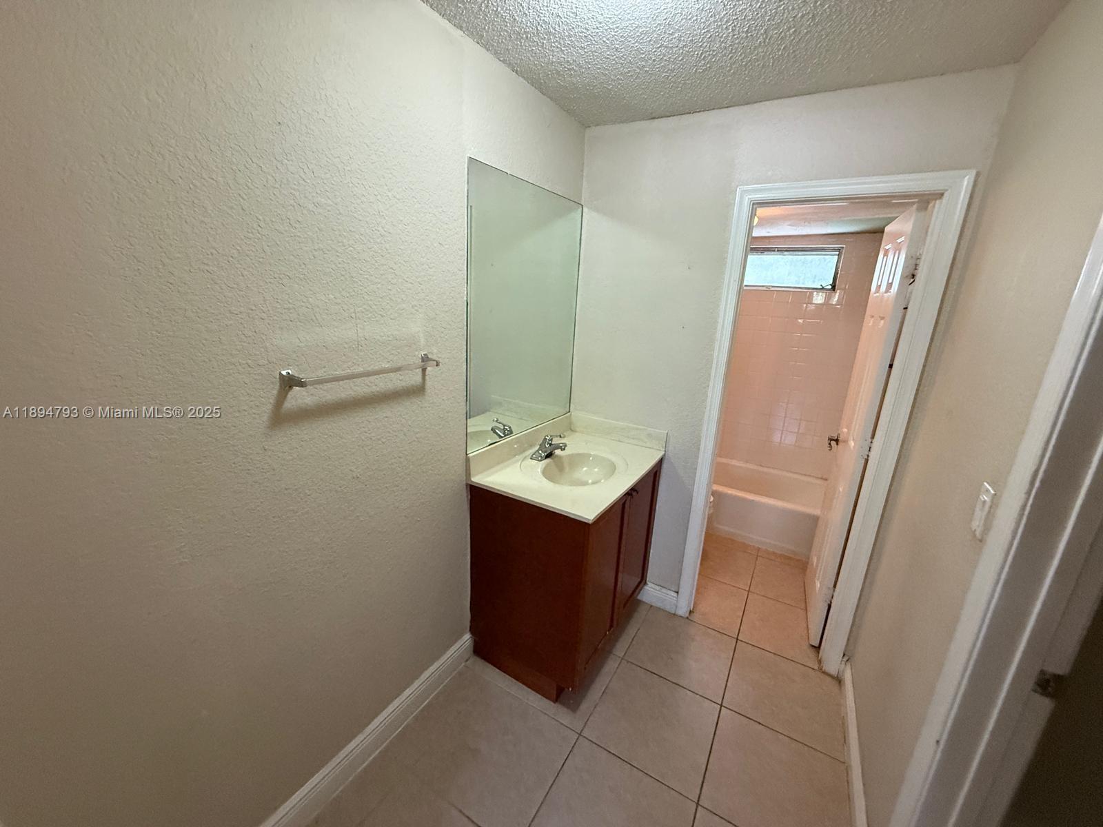 SUNDANCE AT PLANTATION CO - Residential Lease