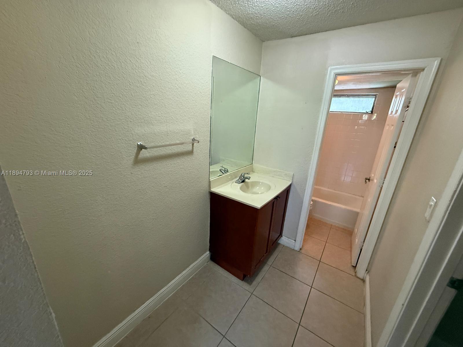 SUNDANCE AT PLANTATION CO - Residential Lease