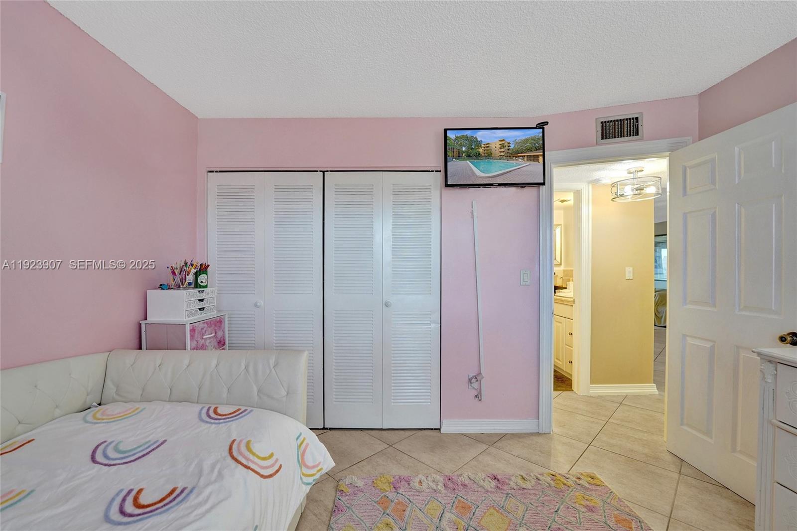 OAKS CONDO - Residential