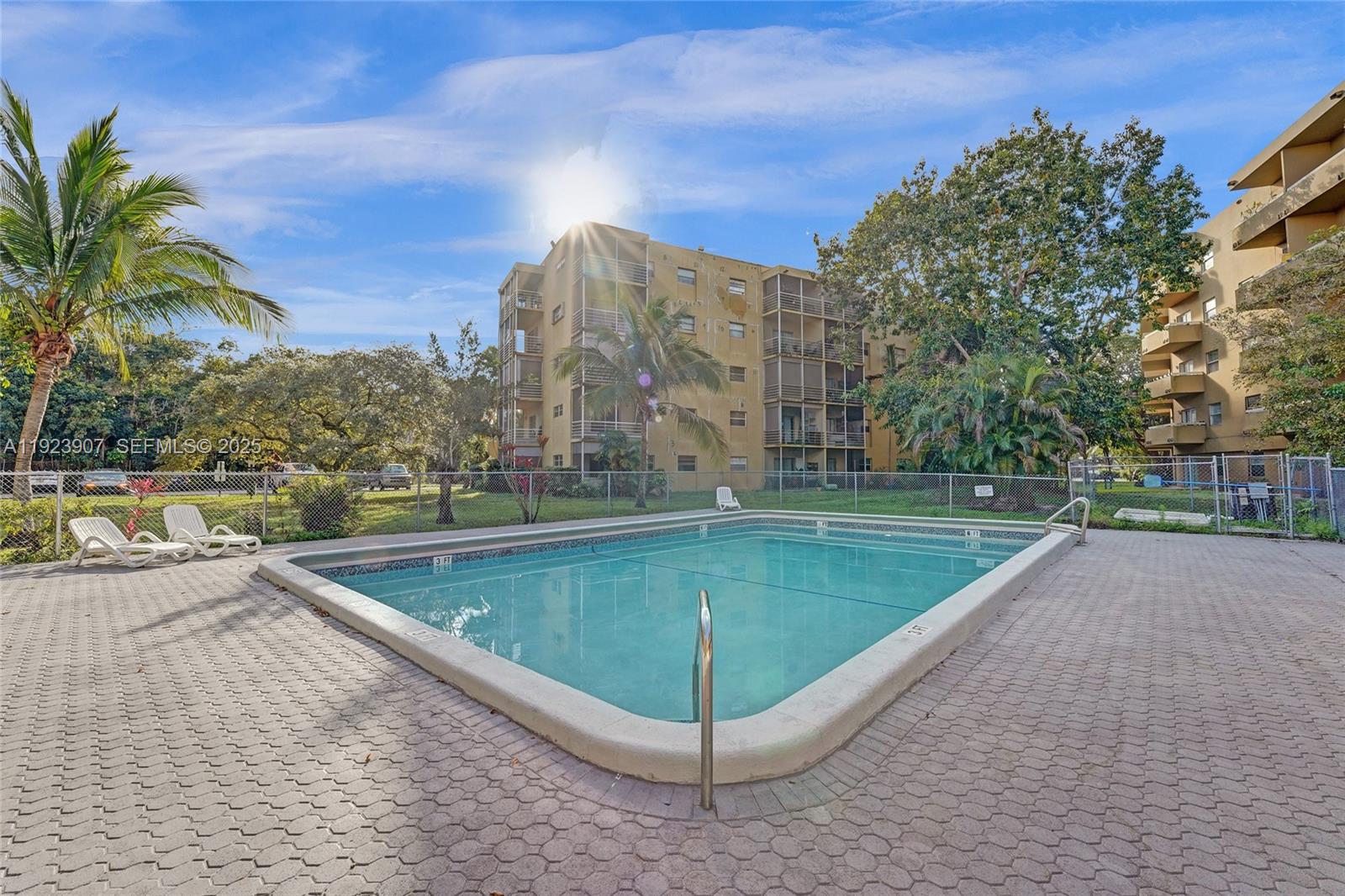 OAKS CONDO - Residential