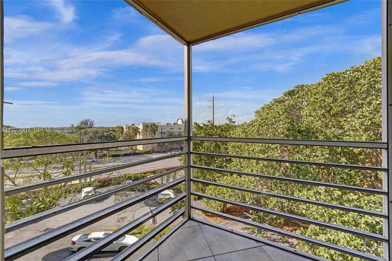 OAKS CONDO - Residential