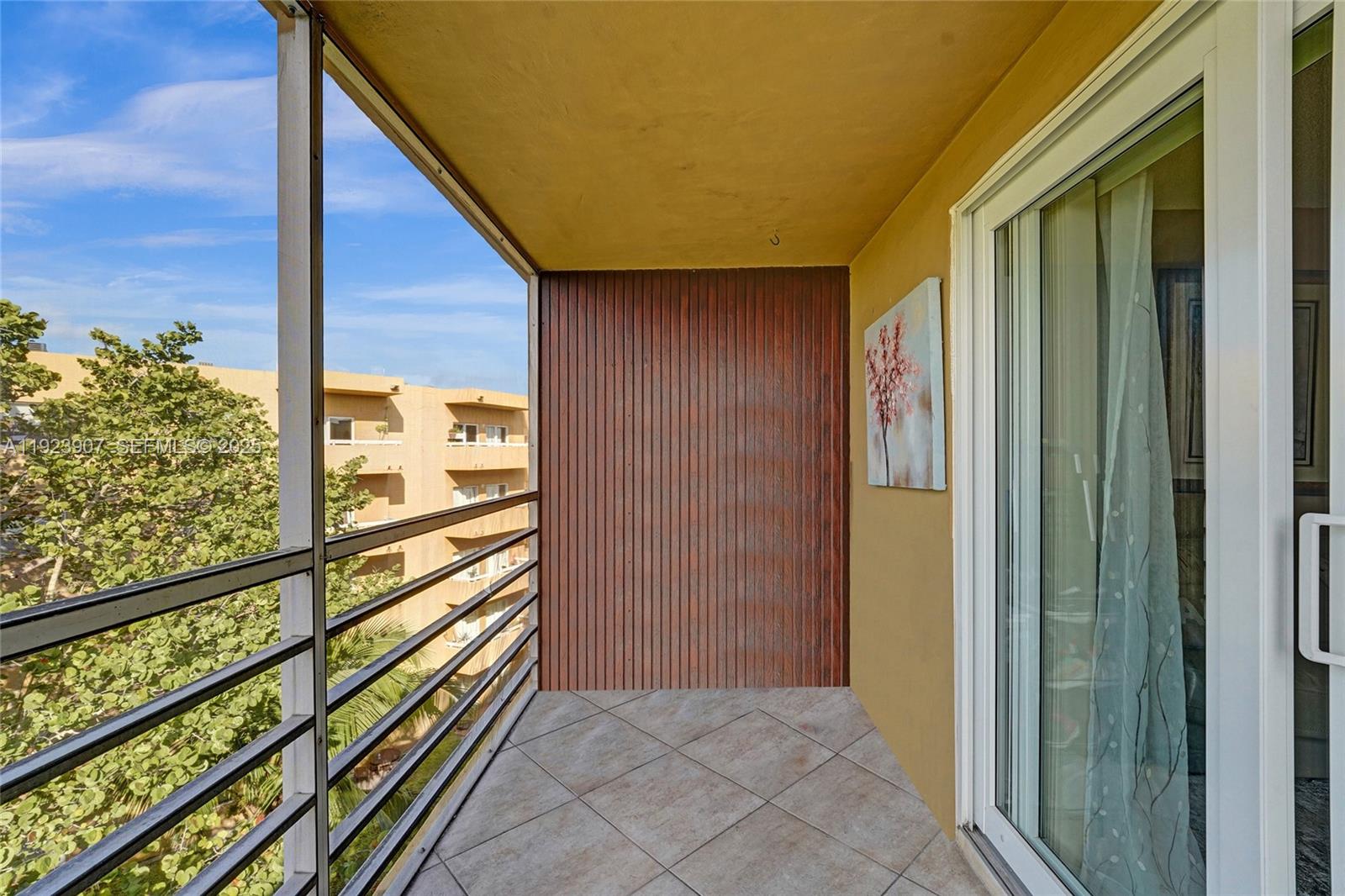 OAKS CONDO - Residential