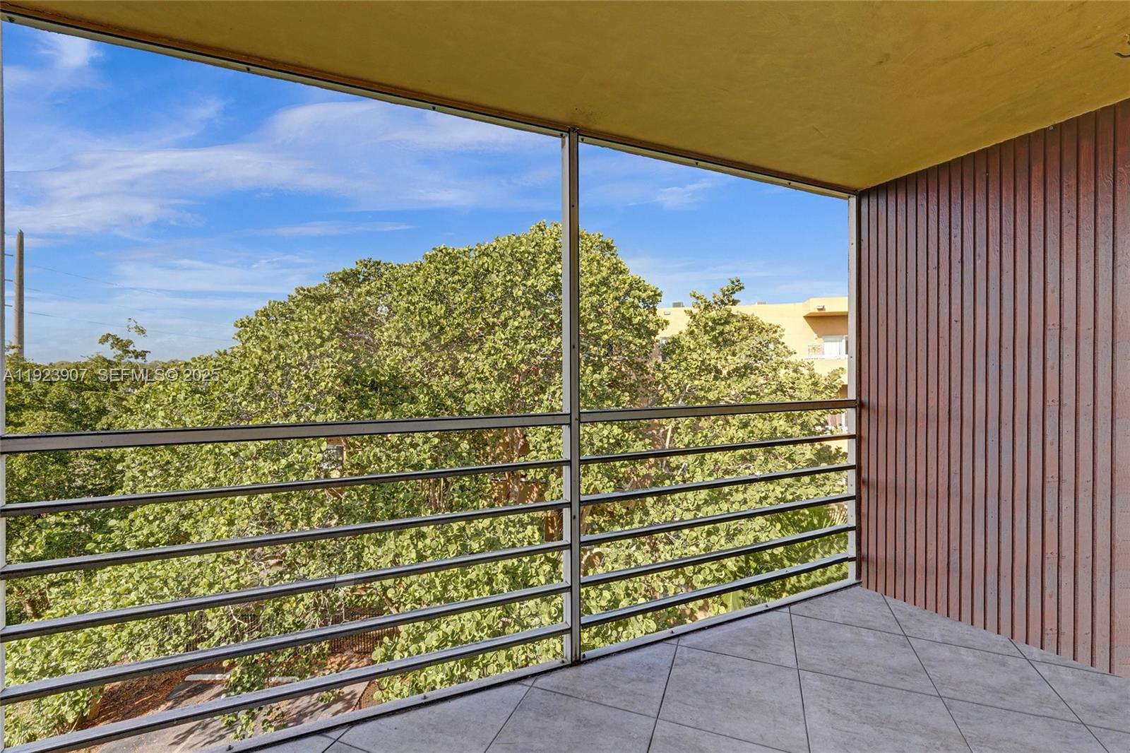 OAKS CONDO - Residential