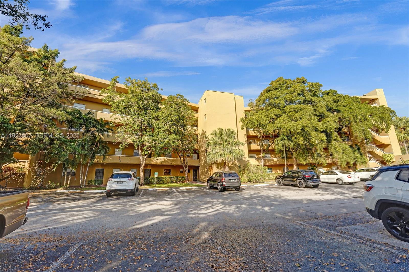 OAKS CONDO - Residential