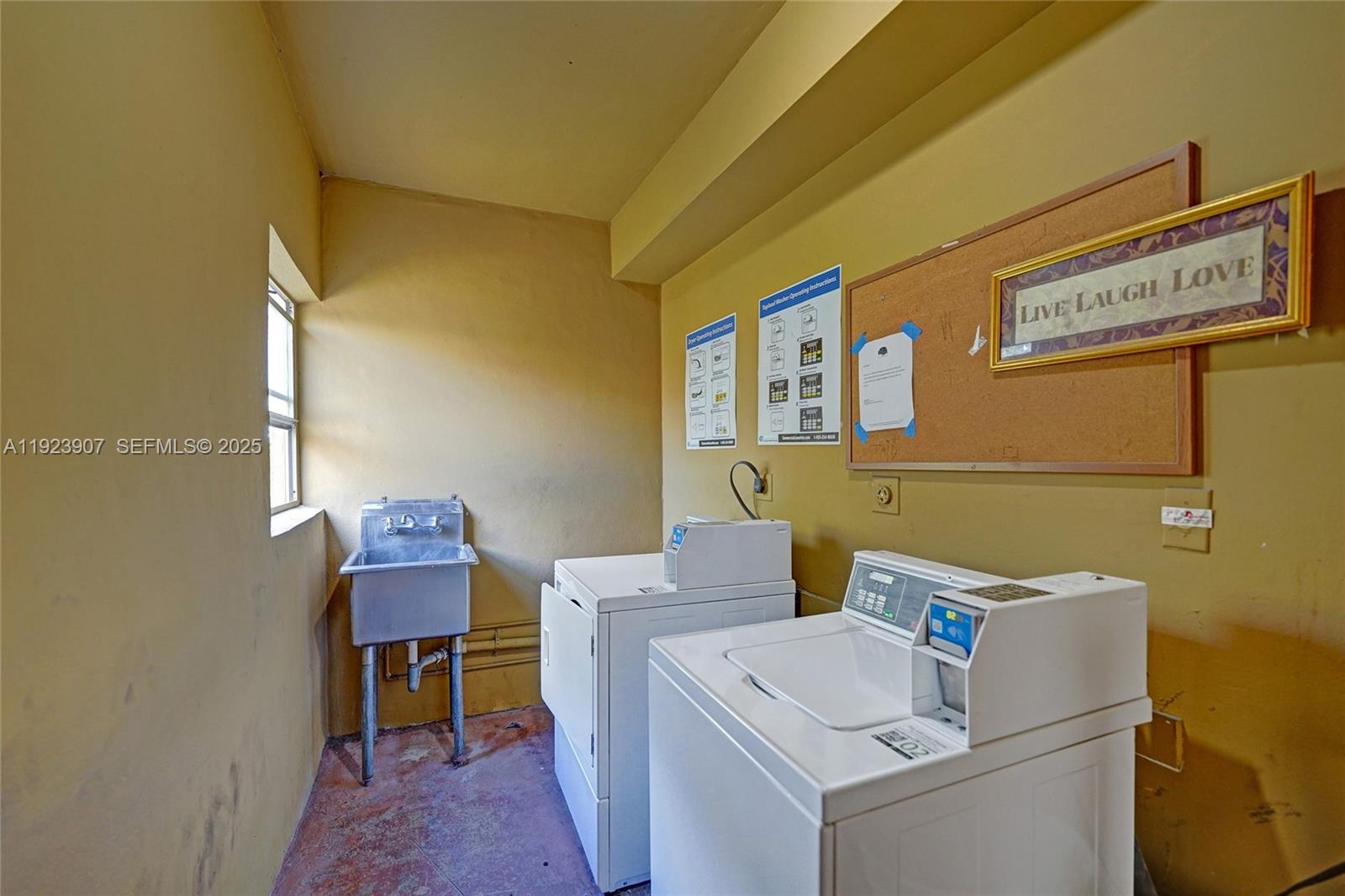 OAKS CONDO - Residential