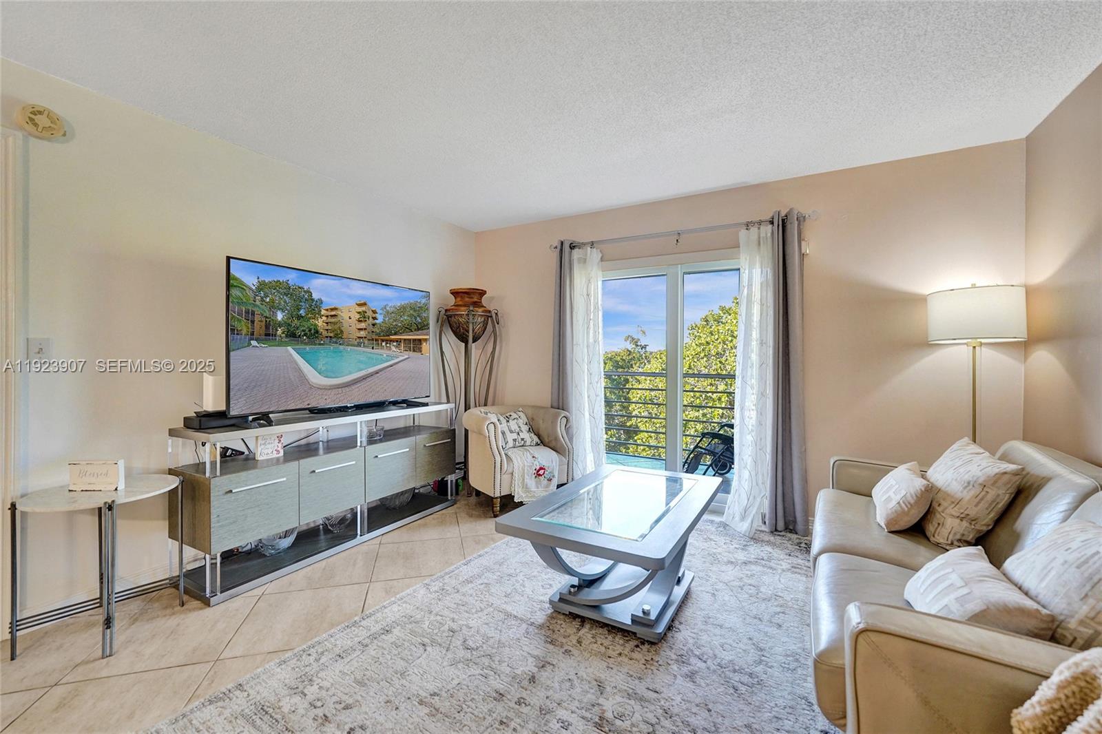 OAKS CONDO - Residential