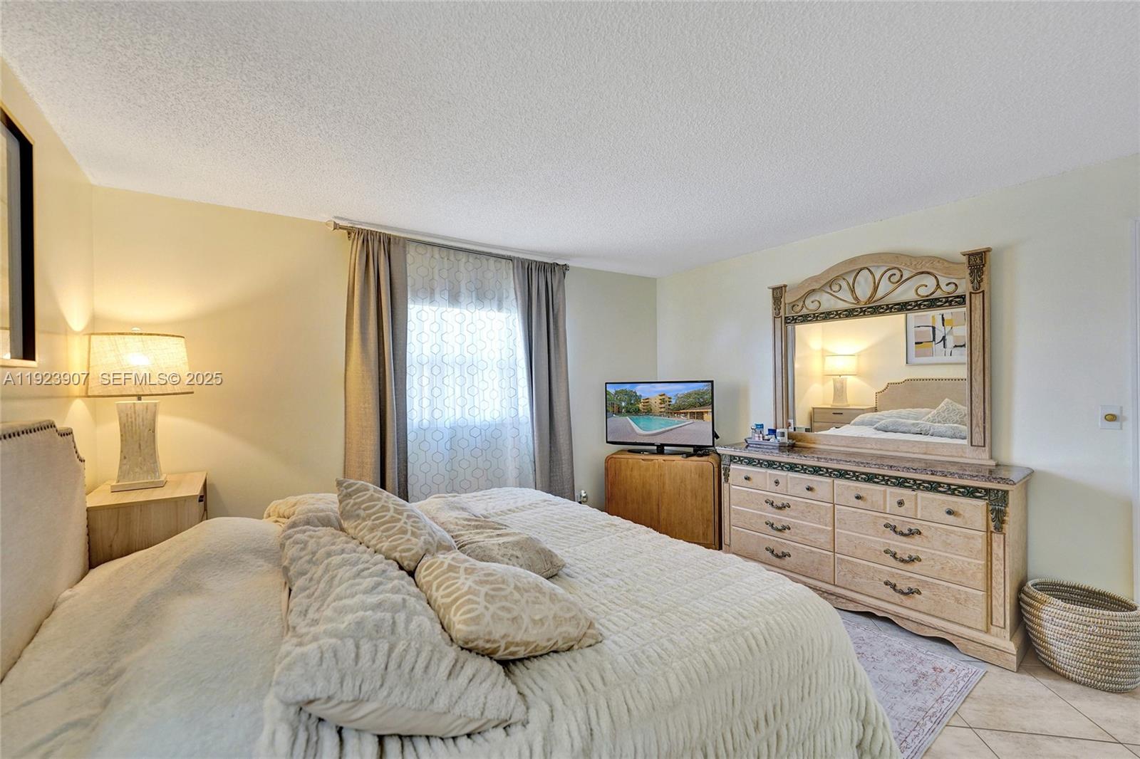 OAKS CONDO - Residential