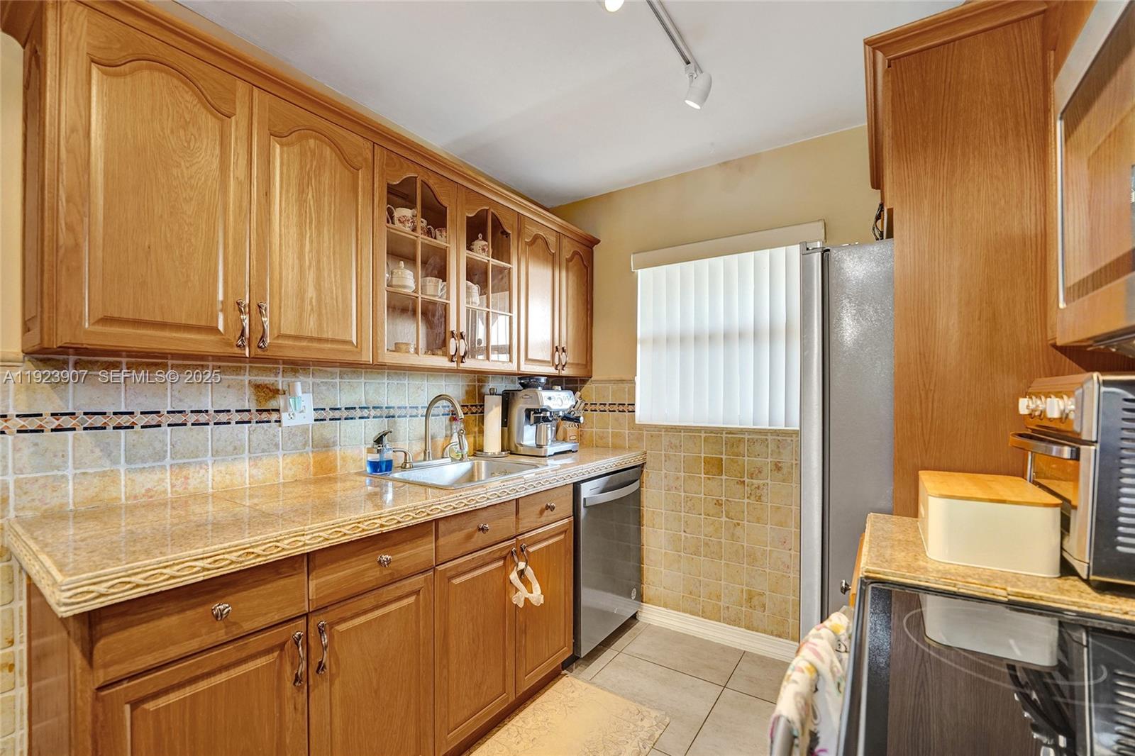 OAKS CONDO - Residential