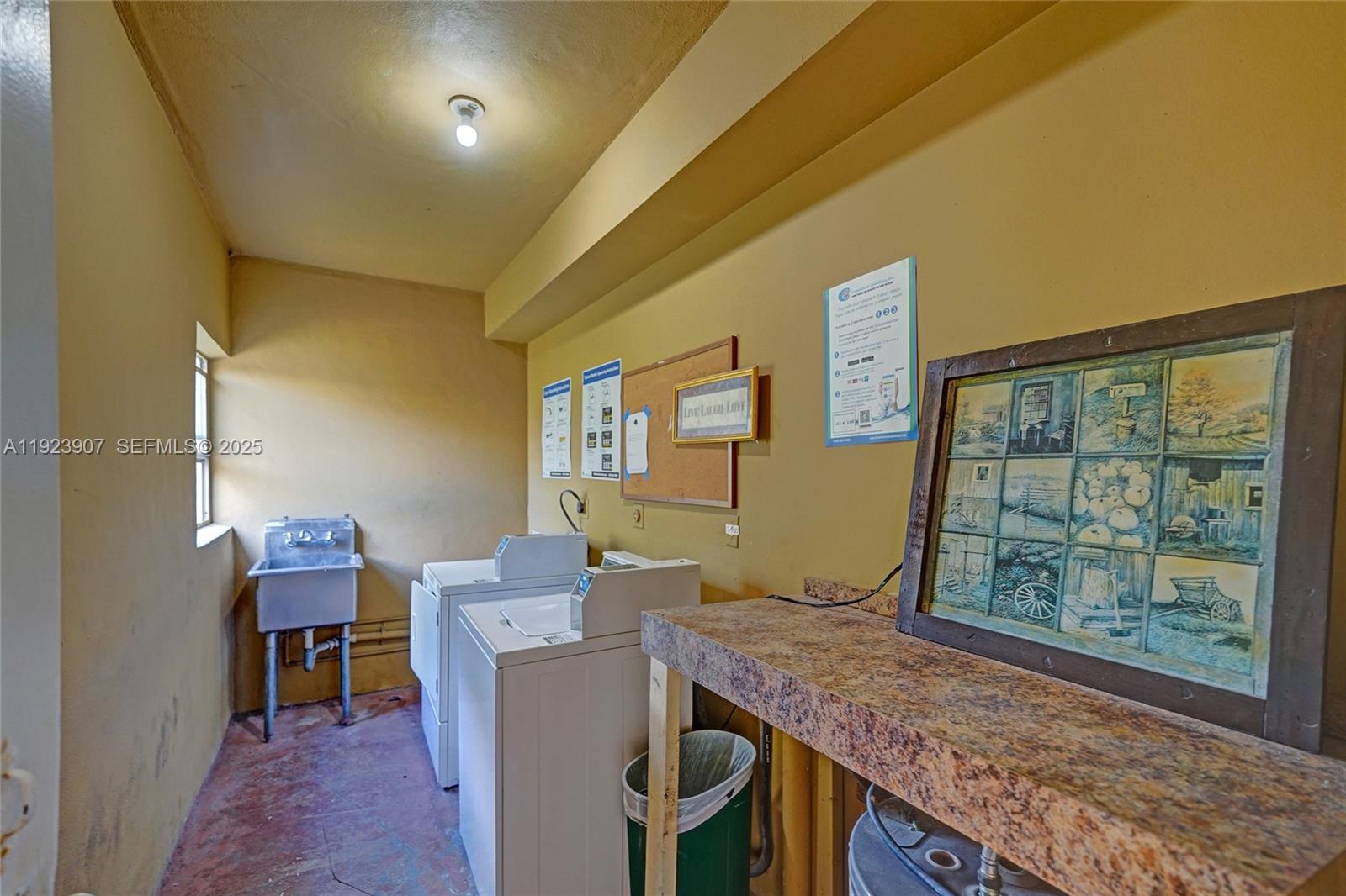 OAKS CONDO - Residential