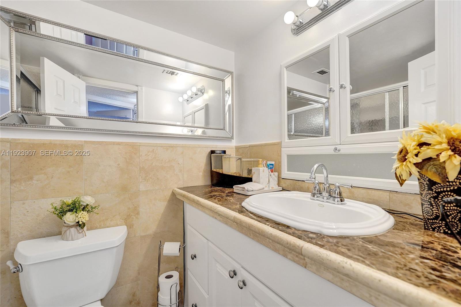 OAKS CONDO - Residential