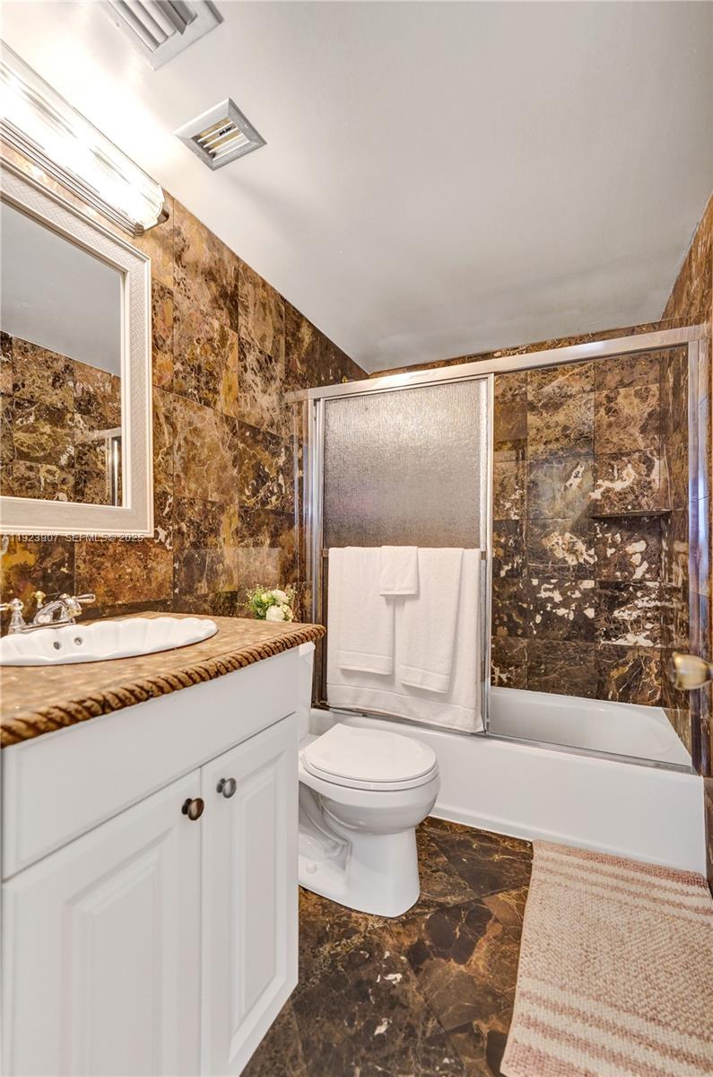 OAKS CONDO - Residential