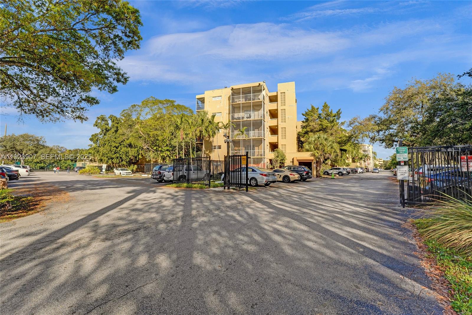 OAKS CONDO - Residential