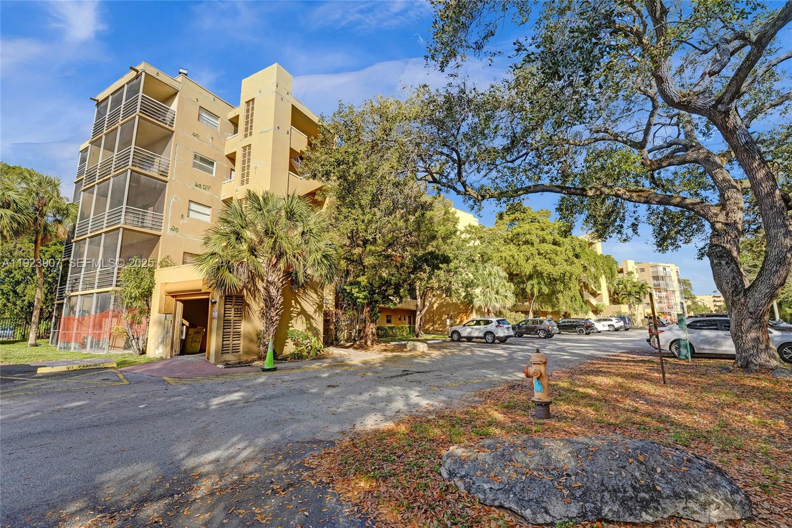 OAKS CONDO - Residential