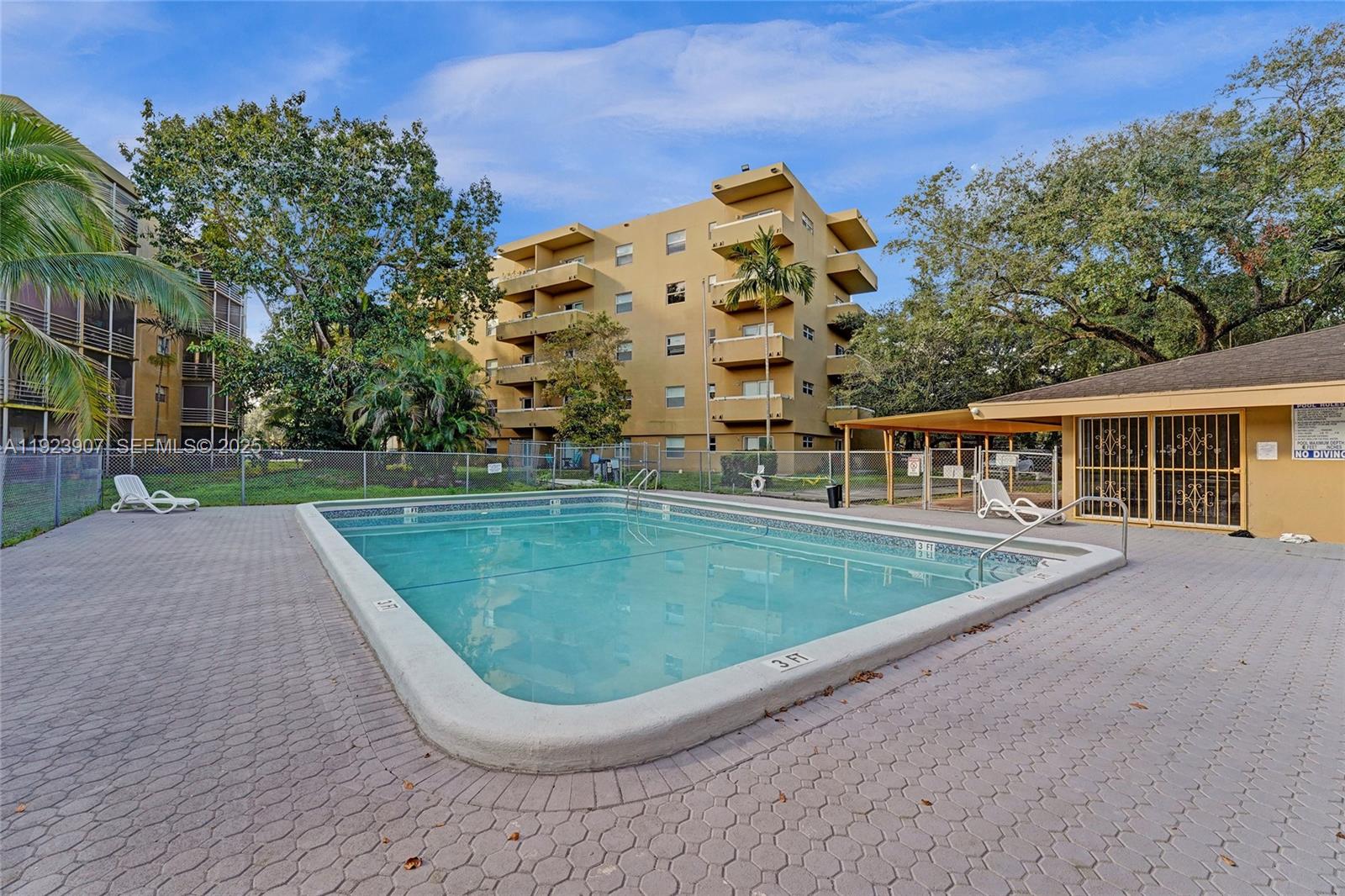 OAKS CONDO - Residential