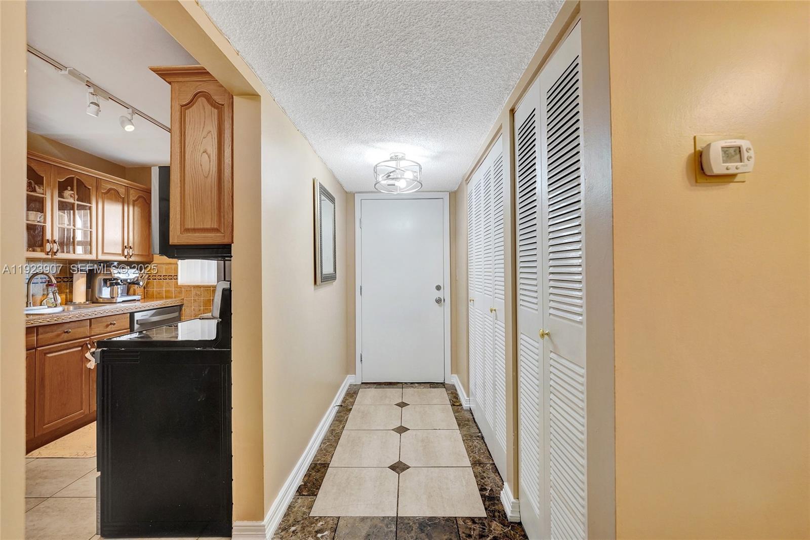 OAKS CONDO - Residential