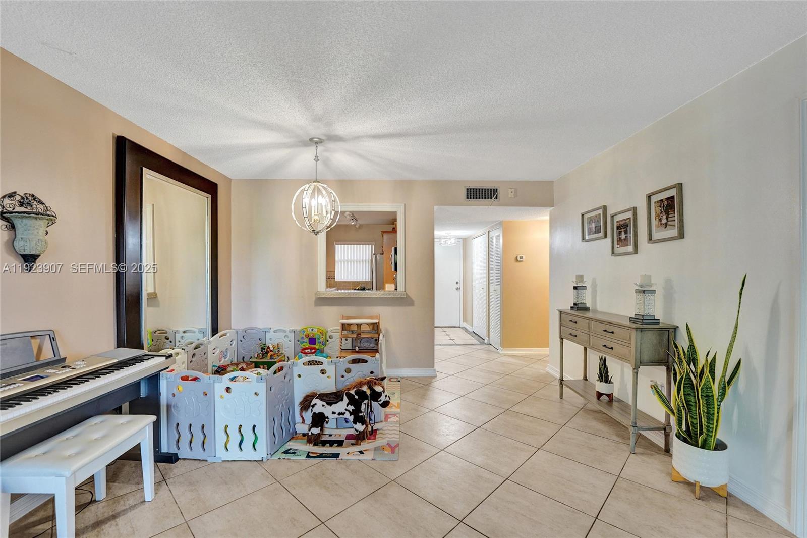 OAKS CONDO - Residential