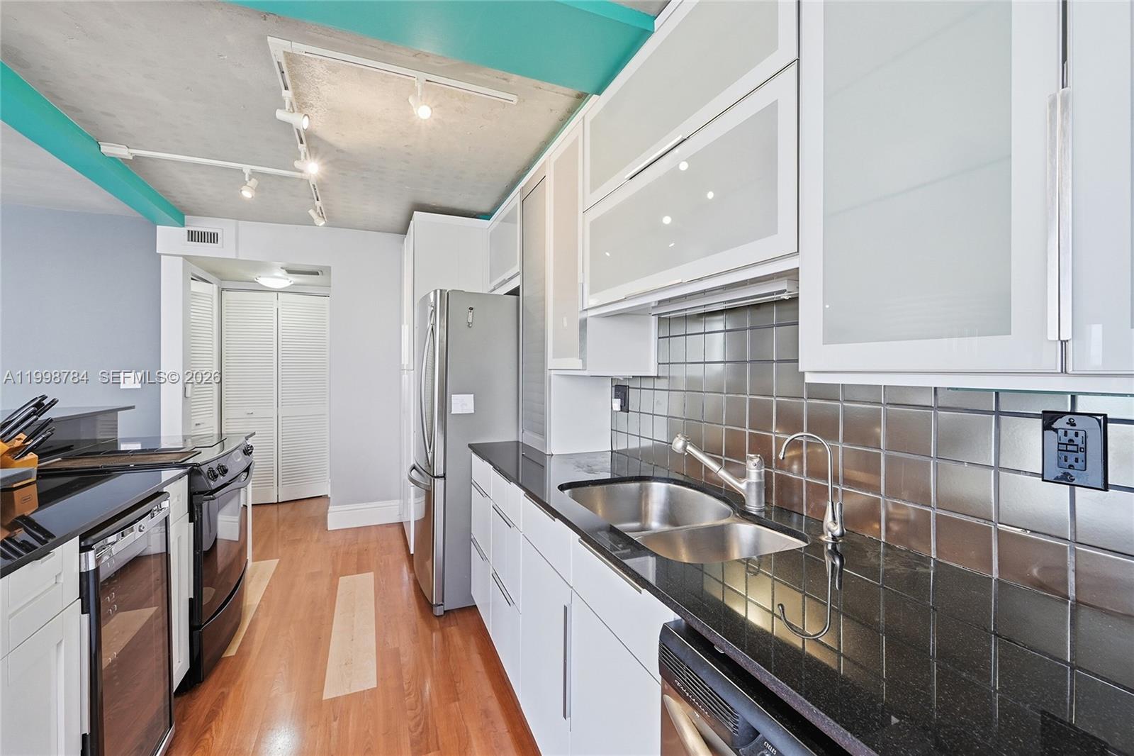 SUNRISE EAST CONDO - Residential