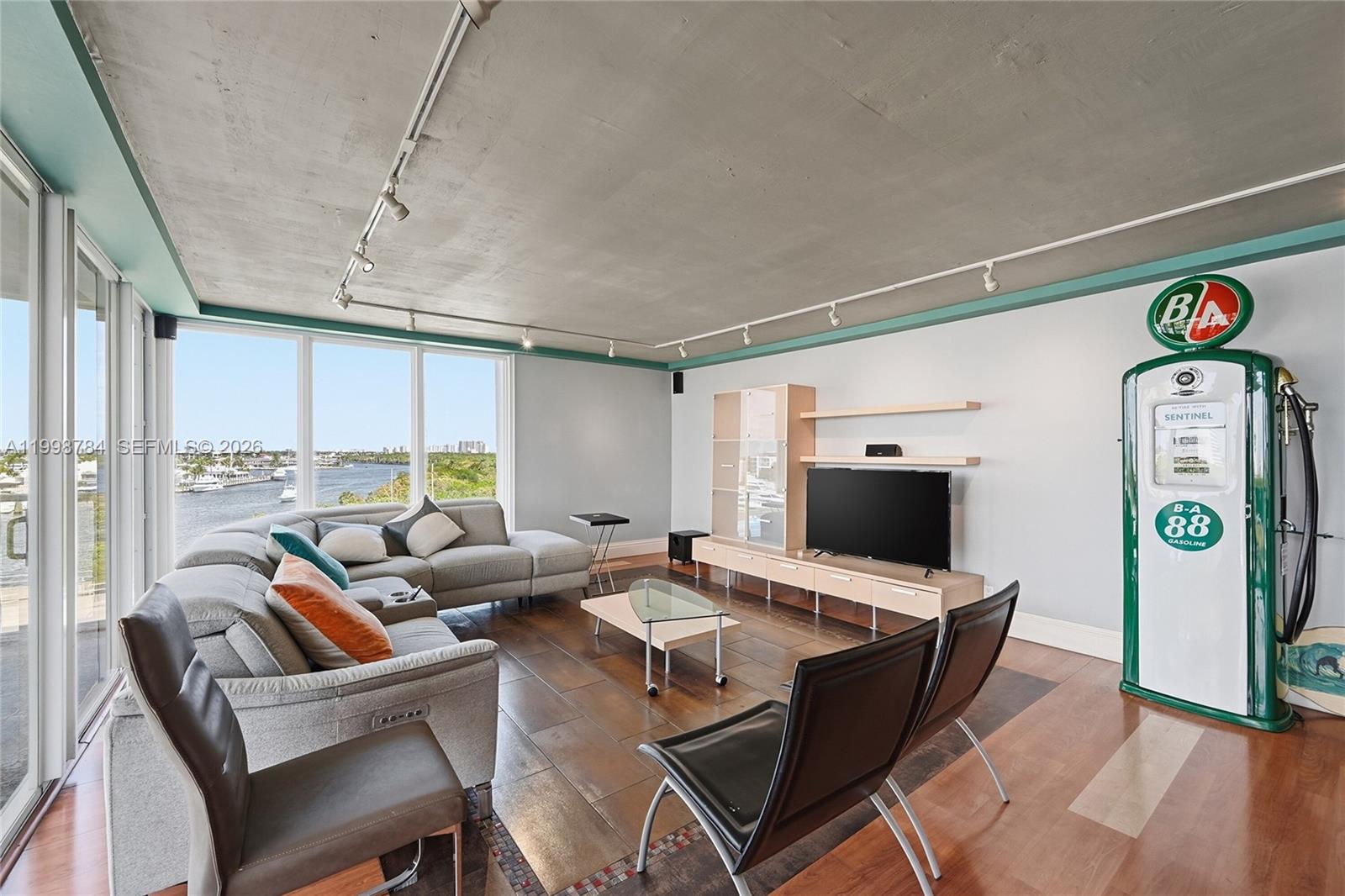 SUNRISE EAST CONDO - Residential