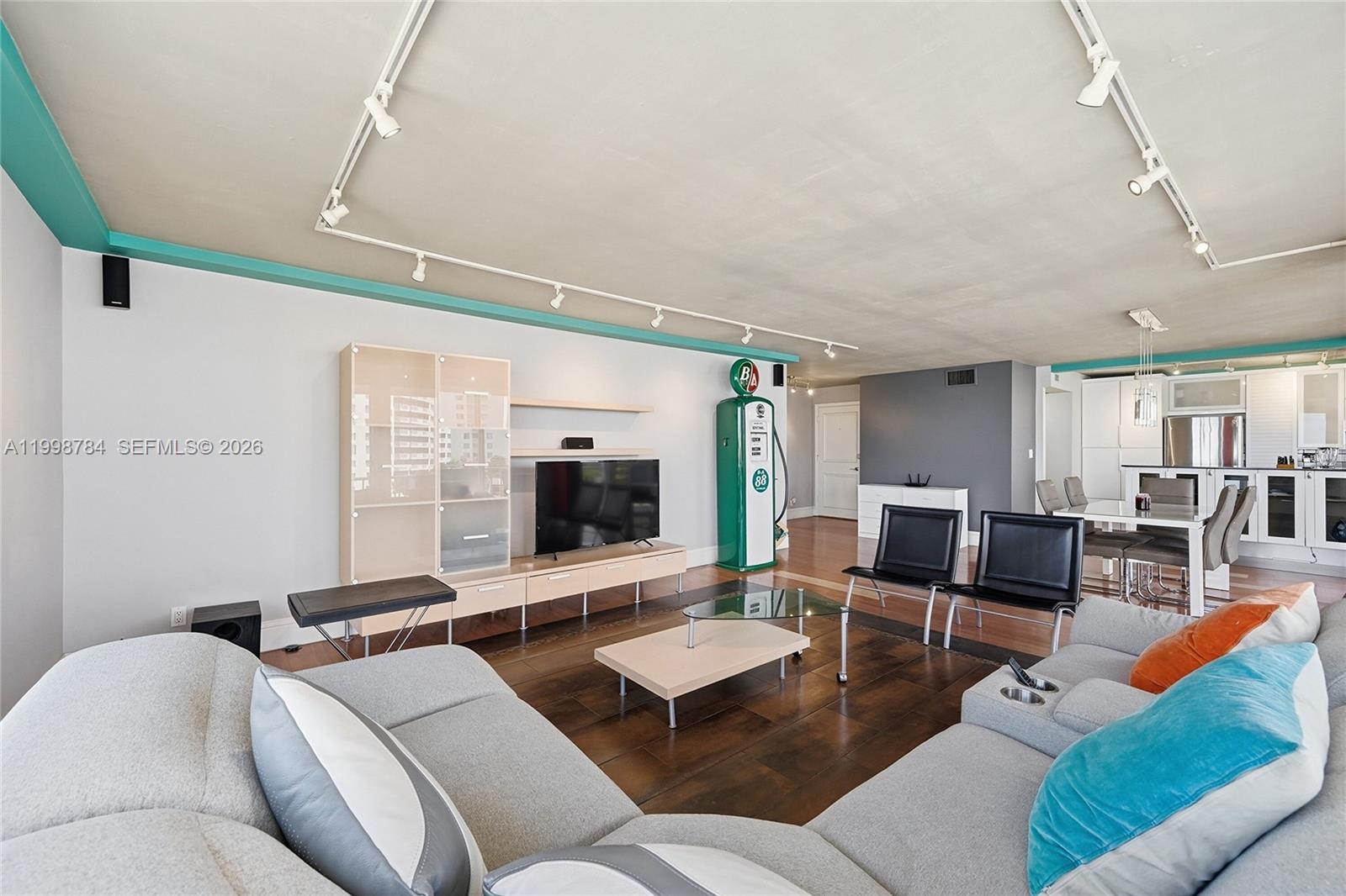 SUNRISE EAST CONDO - Residential