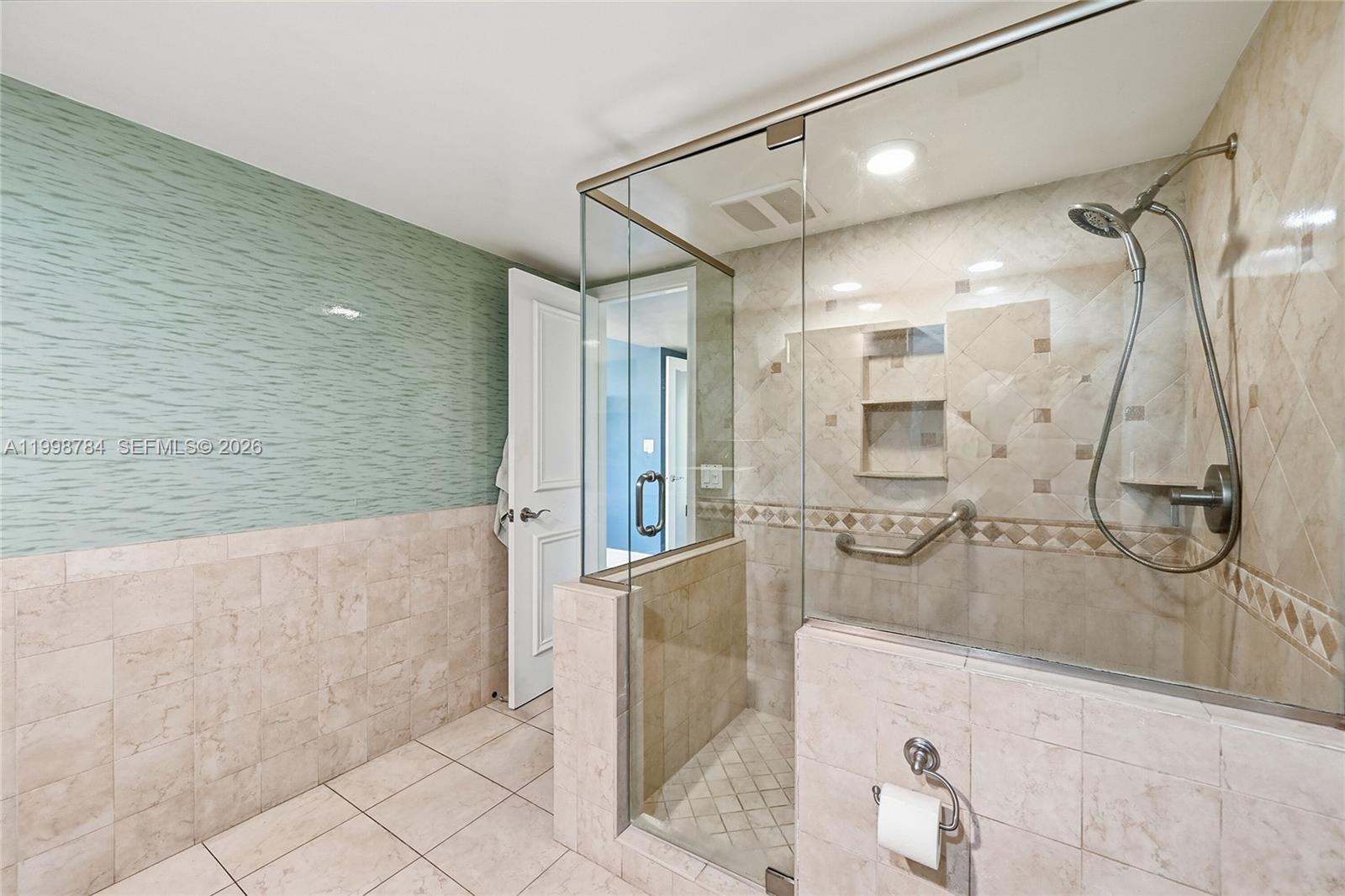 SUNRISE EAST CONDO - Residential