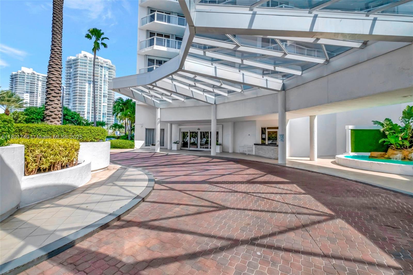 16425 Collins Ave 311