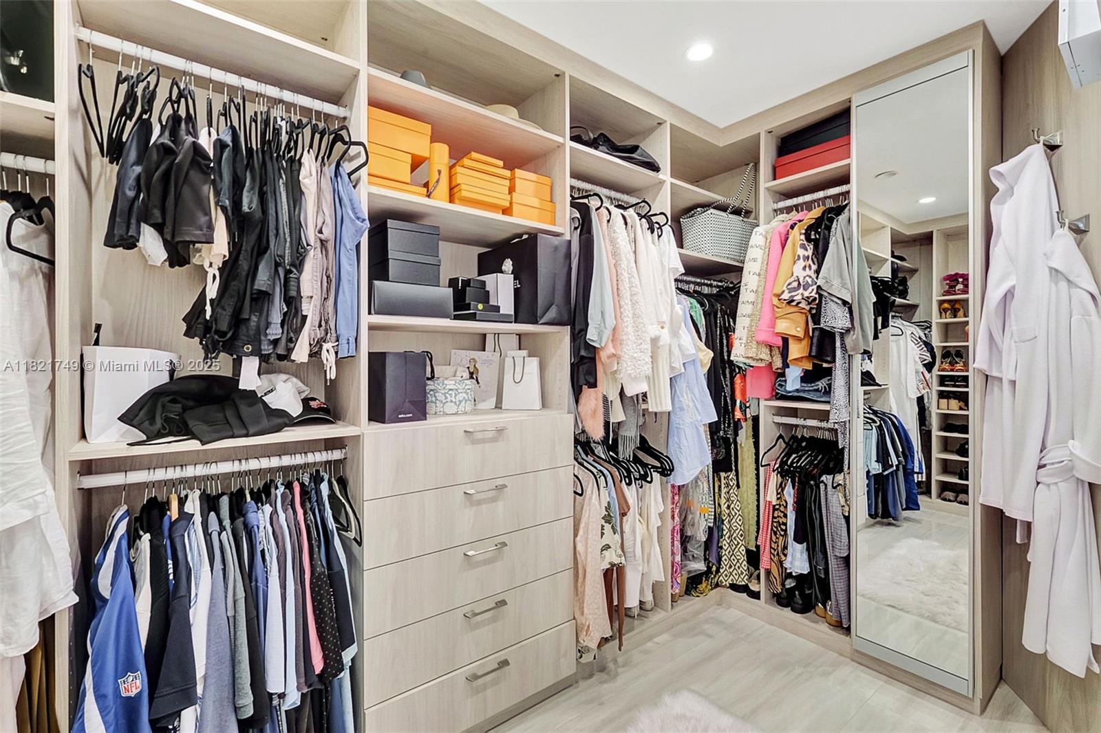 OCEANIA I CONDO - Residential