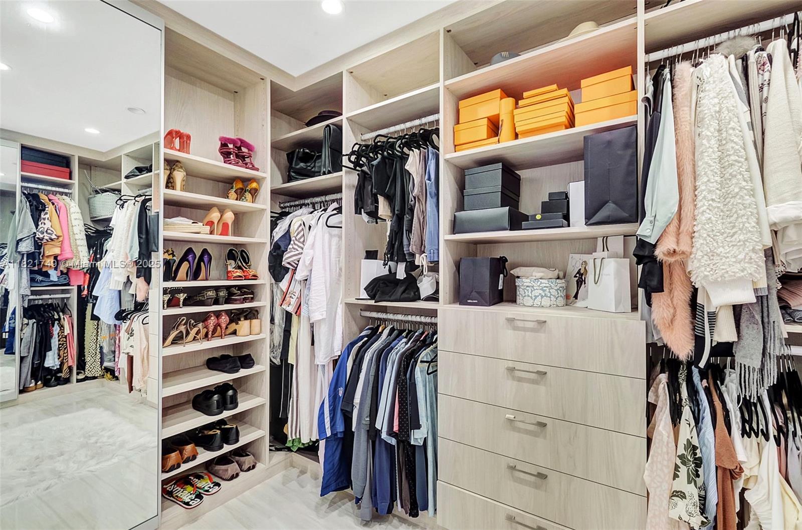 OCEANIA I CONDO - Residential