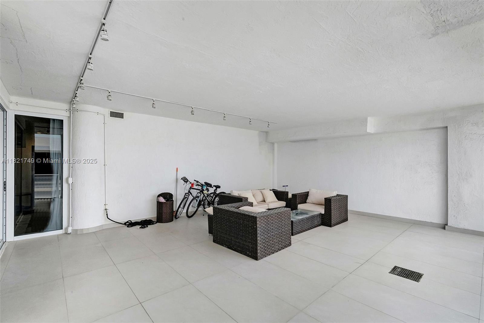 OCEANIA I CONDO - Residential