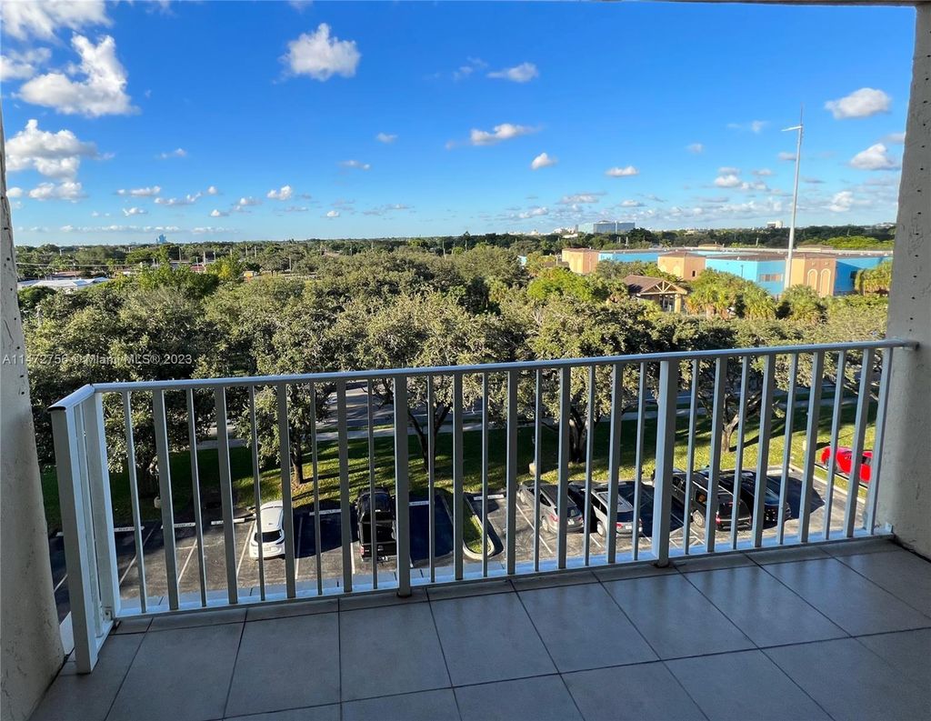 Photo of 901 Hillcrest Dr #603, Hollywood, FL 33021 (MLS # A11472756)