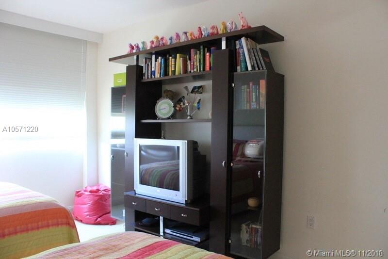 HAMPTONS SOUTH CONDO - Residential