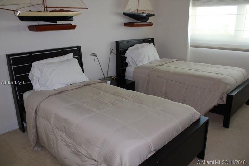 HAMPTONS SOUTH CONDO - Residential