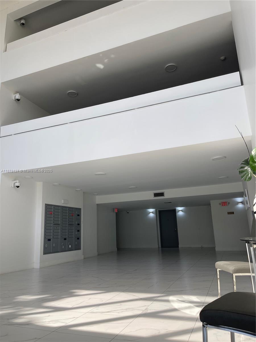 BUILDING 1A OF COUNTRY CL - Residential