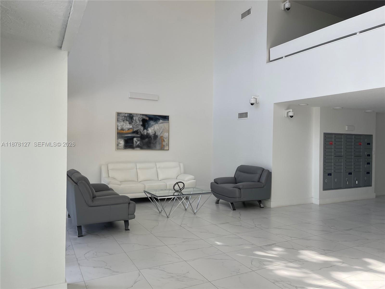 BUILDING 1A OF COUNTRY CL - Residential